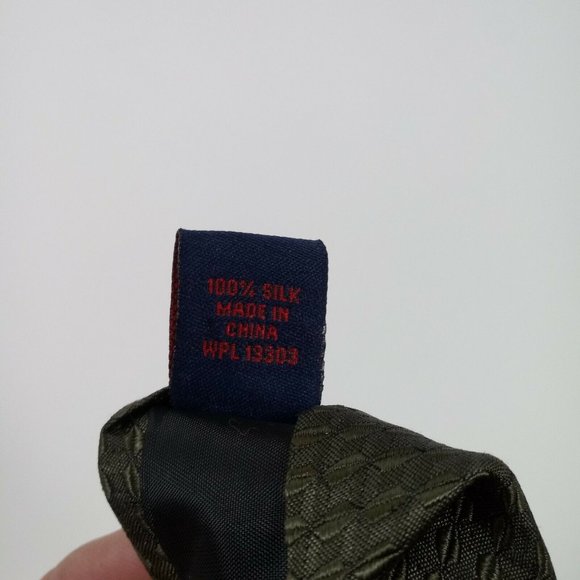 Rooster Mens 100% Silk Green Tie Geometric Design Screencore - Picture 5 of 10